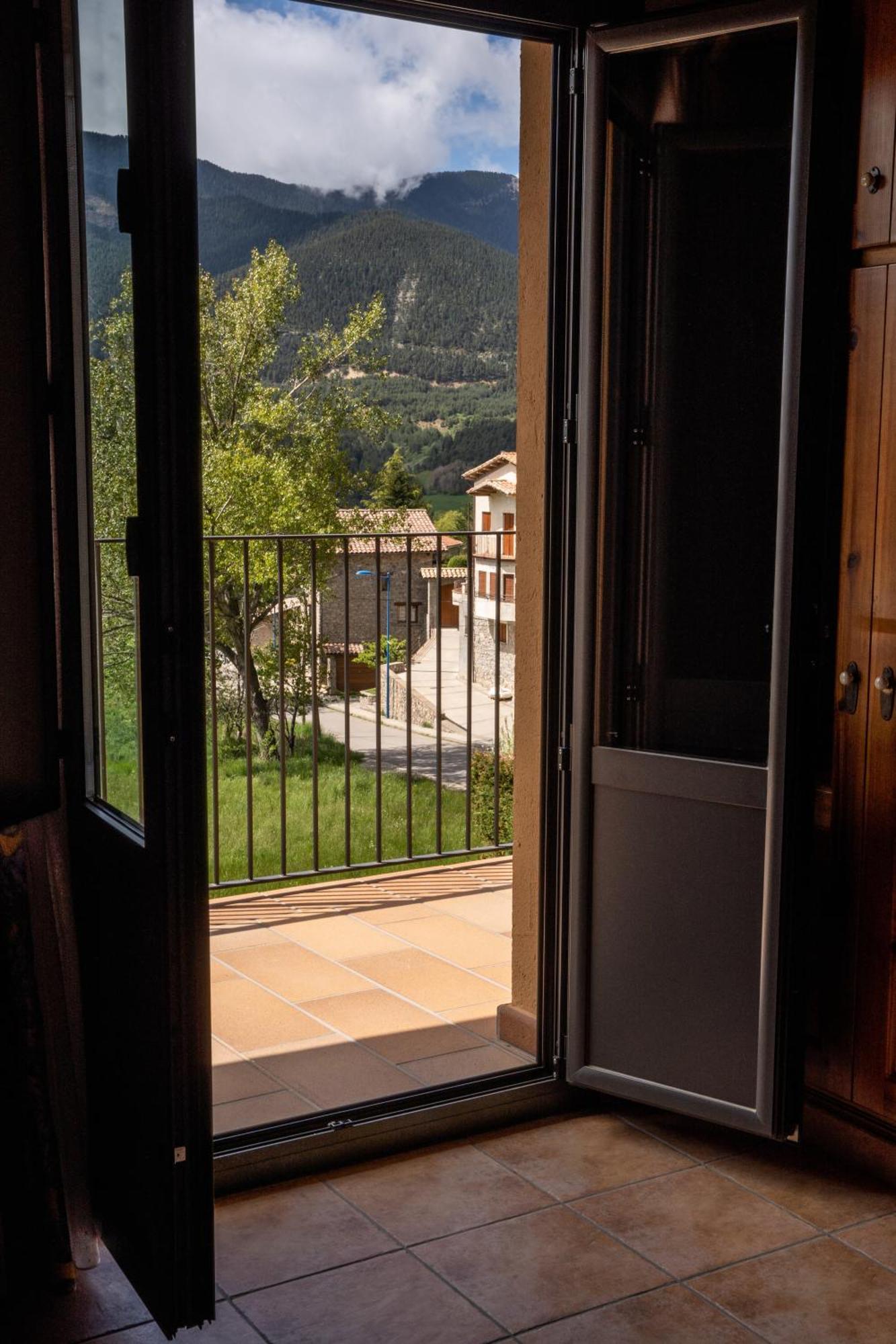 Hostal Cal Francisco Gósol Екстериор снимка