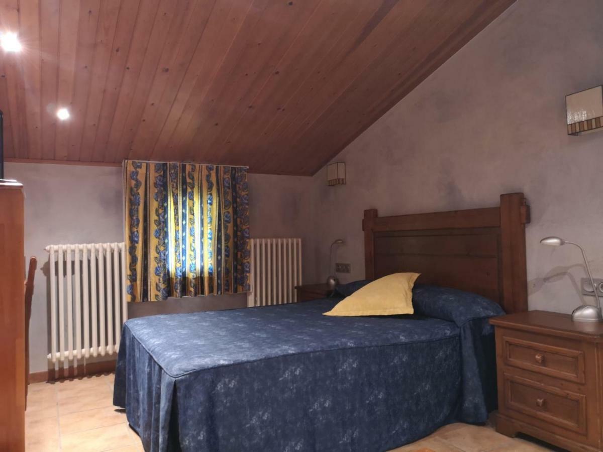 Hostal Cal Francisco Gósol Екстериор снимка