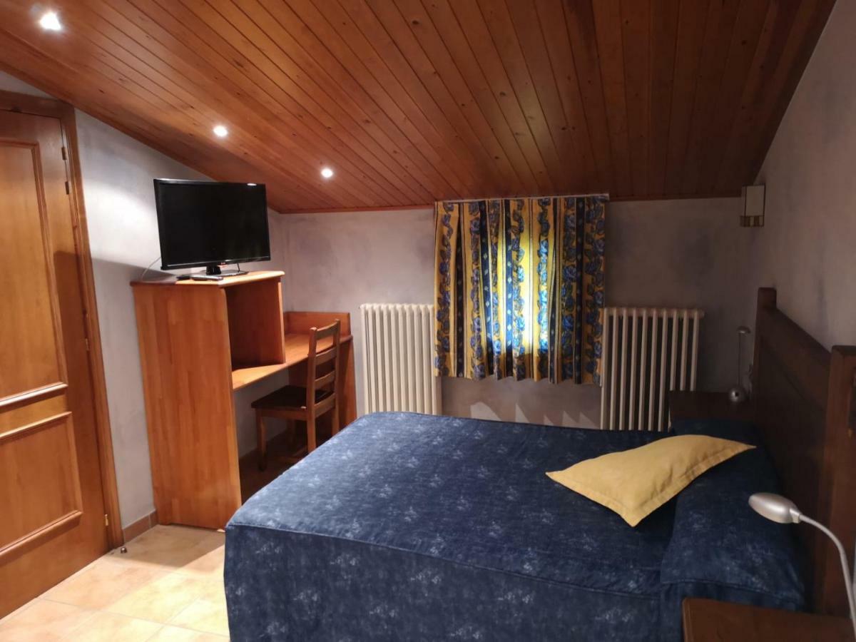 Hostal Cal Francisco Gósol Екстериор снимка